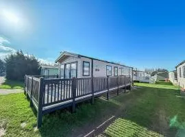 Stunning 6 Berth Caravan With Decking At Manor Park, Near Hunstanton Ref 23068C