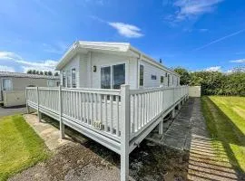 Luxury Lodge With Decking In Hunstanton At Manor Park Ref 23144K