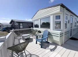 Lovely Caravan For Hire With Large Decking Area In Hunstanton Ref 23218K