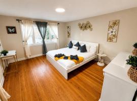 Cozy Private Queen Room 1 with Desk TV and WiFi near Yale – hotel w mieście Hamden