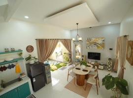 Family Villa in Central Sleman with Playground, hotel a Beran-kidul