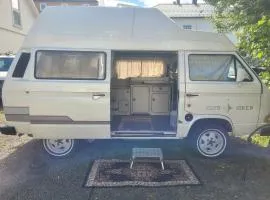Youth VW Hostel - Westy Glamping - Good Vibes Only