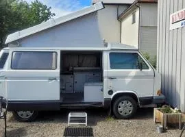 Youth VW Hostel - Westy Glamping - Good Vibes Only