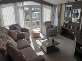 Lodge sleeps 4 2 beds 2 bathrooms