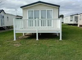 Dog-Friendly 6 Berth Caravan At Dovercourt Holiday Park In Essex Ref 44201L