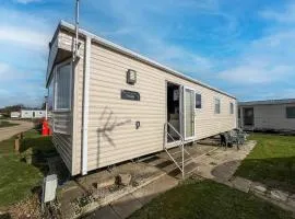 Great Caravan With Modern Furnishings At Dovercourt Holiday Park Ref 44007D