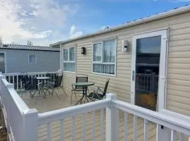 Cosy Caravan With Side Decking At Felixstowe Beach Holiday Park Ref 55012Sw