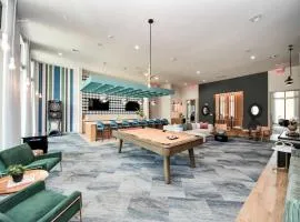 Luxury 2BR 2BA King Beds Houston Stay Fast Wi-Fi