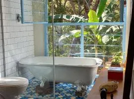 Sitio Cocoroca - casa com banheira, vista para a mata e acesso ao rio