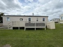 Homely, Dog Friendly Caravan At Sand Le Mere In Yorkshire Ref 71005O