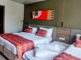 Quarto Centro Gramado 1 cama de casal mais 1 solteiro opção mais 1 cama solteiro
