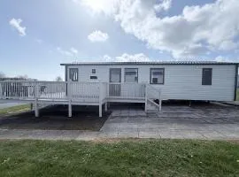 Caravan With A Spacious Decking Area At Sand Le Mere Park, Yorkshire Ref 71062Me