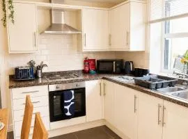Spacious 3BR Stay with Driveway Parking Ideal for Business & Leisure