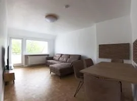 Gepflegte 3-Zimmer-Wohnung am Schloßparkbad-Mercedes Benz-Atlas Elektronik-Rheimetal