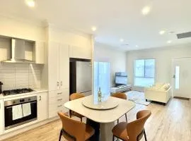 Family Home Sleeps 10 in Menangle Park