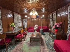 houseboat zogila