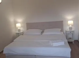 Pod jedľou