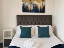 Comfortable 3BR Home, Fast WiFi, Great Location, M42,M5 โรงแรมในสเมทิก