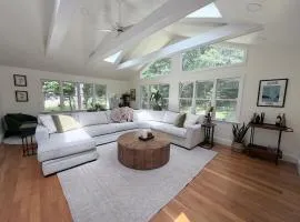 Spacious 3 Bedroom with outdoor spaces and close to Boston Stadium and trains