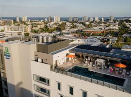 Holiday Inn & Suites Sunshine Coast by IHG، فندق في ماروتشيدور