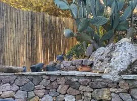 Studio Bas de villa avec grande terrasse