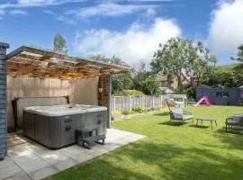 Charming 3 Bed Home in Churchdown with Hot Tub