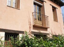 Casavillena Apartamentos Turísticos, hotel cerca de Arco de la Fuencisla, Segovia