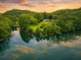 Private Lakefront Peninsula Retreat with Hot Tub