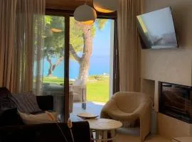 Theleria Luxury Living - Beachfront