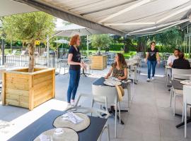 Novotel Pau Pyrénées, ξενοδοχείο σε Lescar