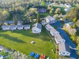 Hunts Point 2-BR Coastal Retreat - Cottage # 3