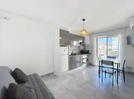 Air-conditioned apartment on the port side