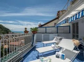 Grecale - stunning sea-view apartment with patio, up to 5 guests
