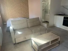 Studio 145 E