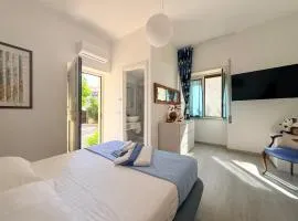 B&B Edda Maison Centralissimo sul Lungomare con Posto Auto e Giardino Privato