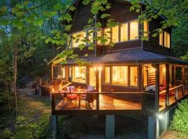 Secluded Smoky Mountain Cabin, Firepit and Views