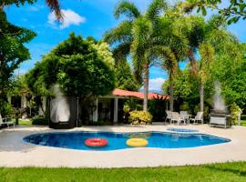 Villa de lujo a 20 mins Buga con Piscina privada, Jacuzzi y BBQ, Hotel in Guacarí