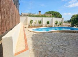 Chalet rústico con piscina y barbacoa, Valencia, hotelli kohteessa Torrent