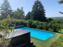 Suite familiale avec piscine et petit déjeuner Panier repas en option