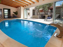 PORTO VISTA Holiday Home with pool - Bol Center, hotel u Bolu