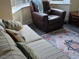 Cozy 2 Bedroom Home with Garden