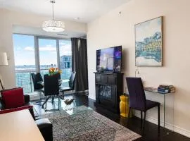 Altitude Suites on Yonge - Downtown Toronto Short Walk to SickKids, TMU & Eaton Centre