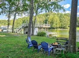 Lakefront family home in gated community with swimming area & dock - dogs OK