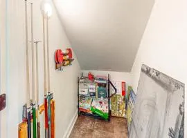 Dog-Friendly spacious house w/private pool, private pool table & ping pong table