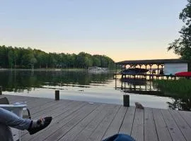 Tranquil lakefront retreat with hot tub, screened porch, kayaks, and more