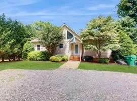 Lakefront retreat with private dock, kayaks, volleyball, firepit, Ping-Pong