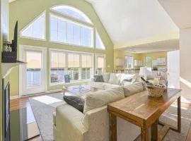 Dog-friendly, lakefront home with private dock, 2 kayaks, decks & game room