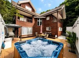 OceanWood Villa 元有名歌手の別荘 220平米 ジャグジー 最大20名 大浜ビーチ徒歩12分