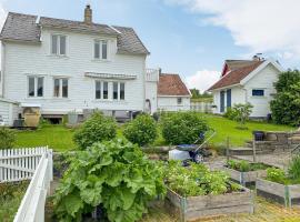 Cozy Home In Jelsa With House Sea View: Jelsa şehrinde bir otel