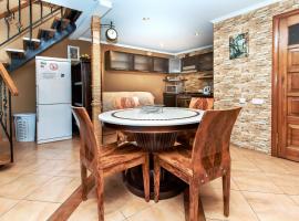 House Na Kurgannoy โรงแรมในแชร์นีฮีฟ